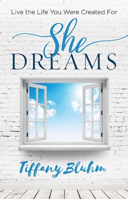 She Dreams (Paperback)