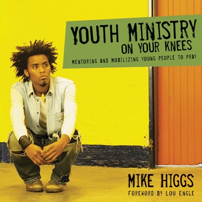 Youth Ministry on Your Knees (Paperback)