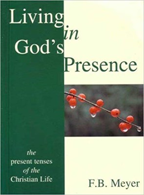 Living in God's Presence (Paperback)