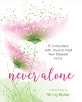Never Alone - Women's Bible Study Participant Workbook (Paperback)