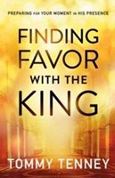 Finding Favor With The King (Paperback)